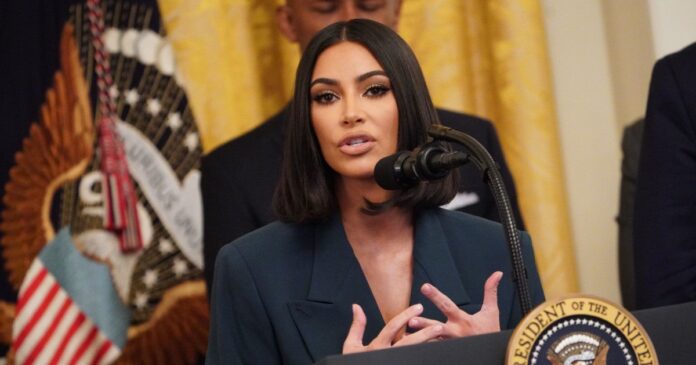https://globonoticiasyucatan.com/kim-kardashian-se-gradua-en-derecho-en-el-colegio-de-abogados-de-california-globo/